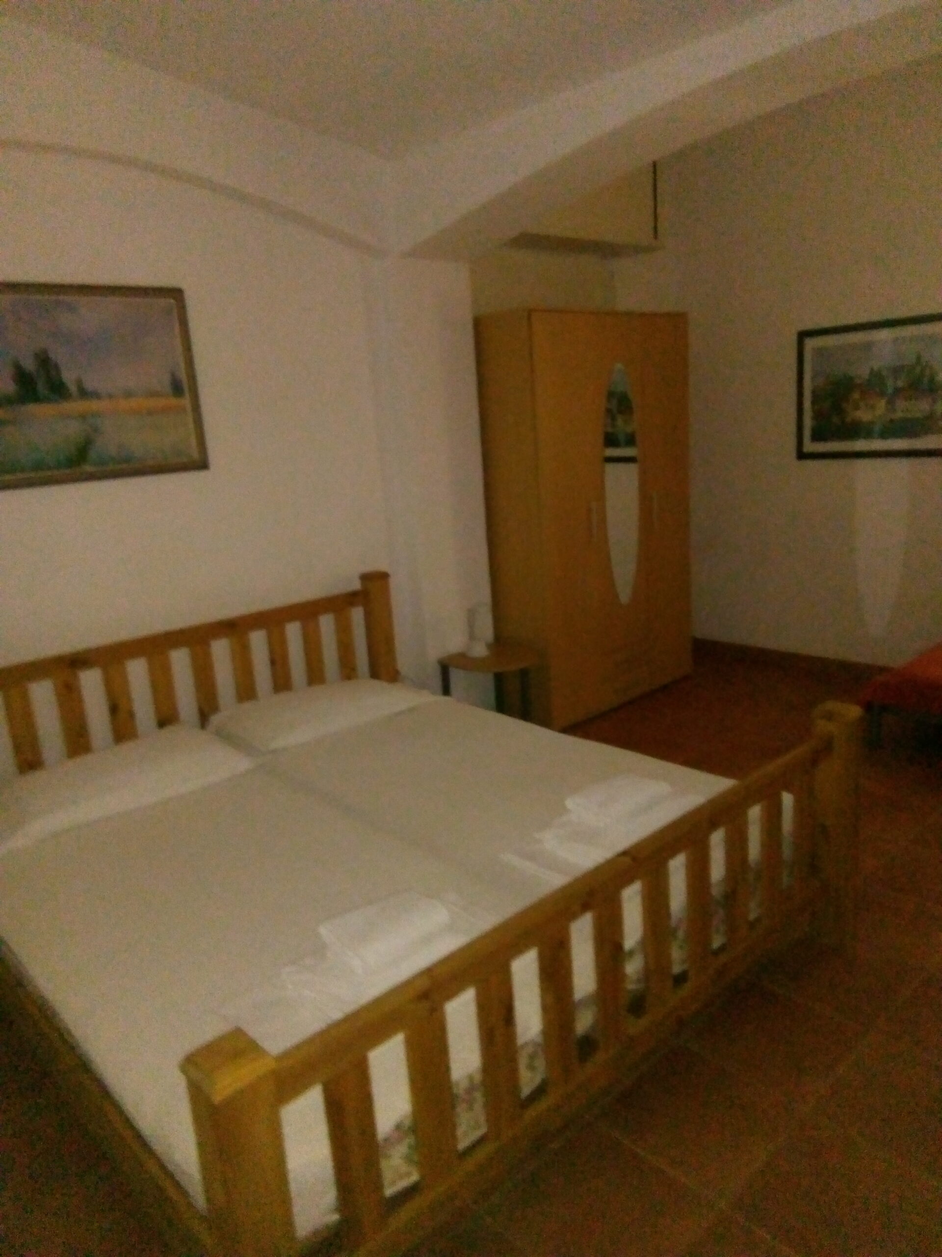Schlafzimmer 1